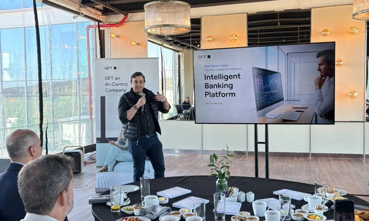 Presentación de GFT sobre Intelligent Banking Platform ante asistentes del evento en Santiago de Chile.