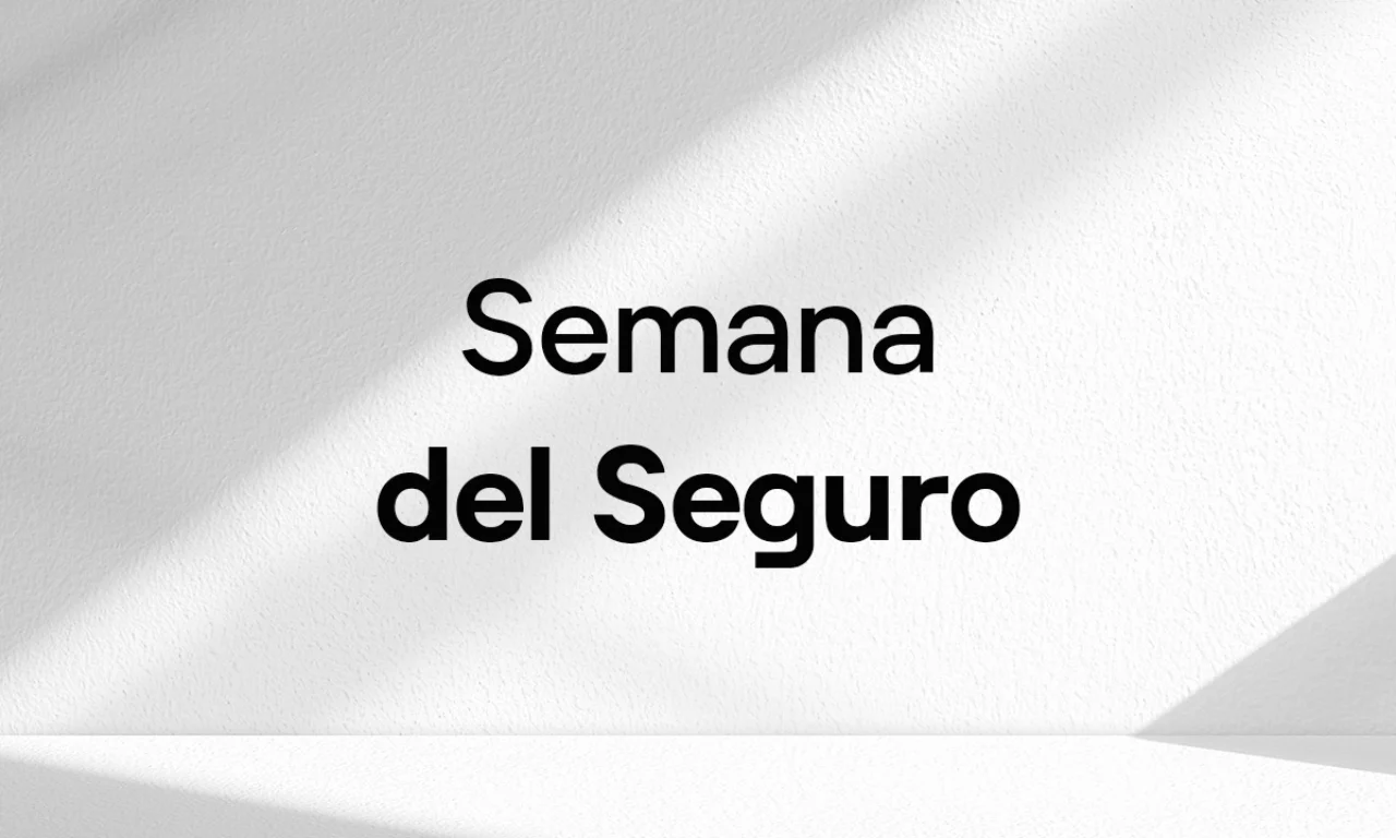 Black text reading “Semana del Seguro” centered on a white textured wall with soft diagonal shadows.