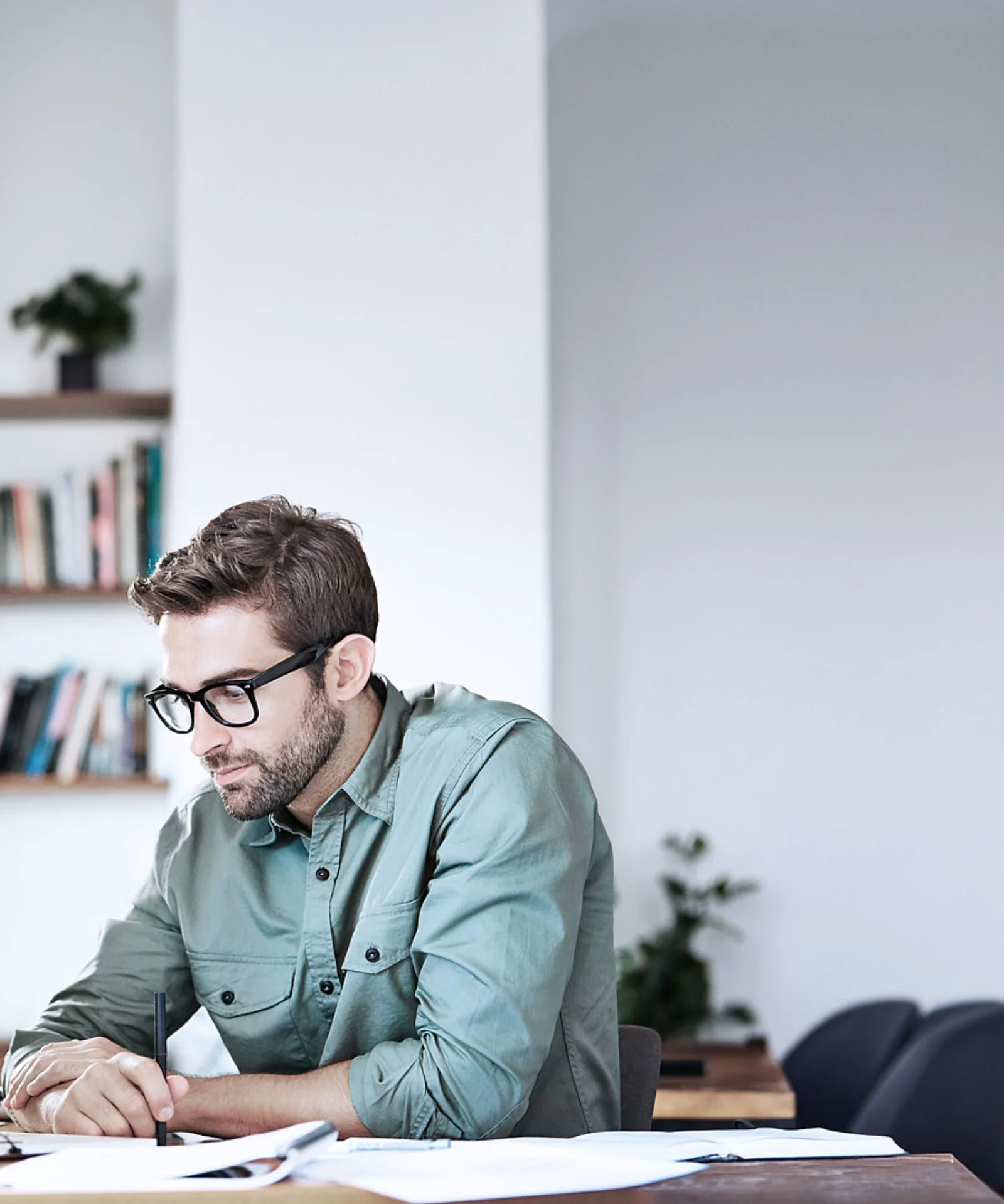GFT Blog - Ingeniería de plataformas, agentes inteligentes e IA generativa: el nuevo ecosistema del desarrollo tecnológico gft_image_man_desk_laptop_workspace_getty692908426.jpg