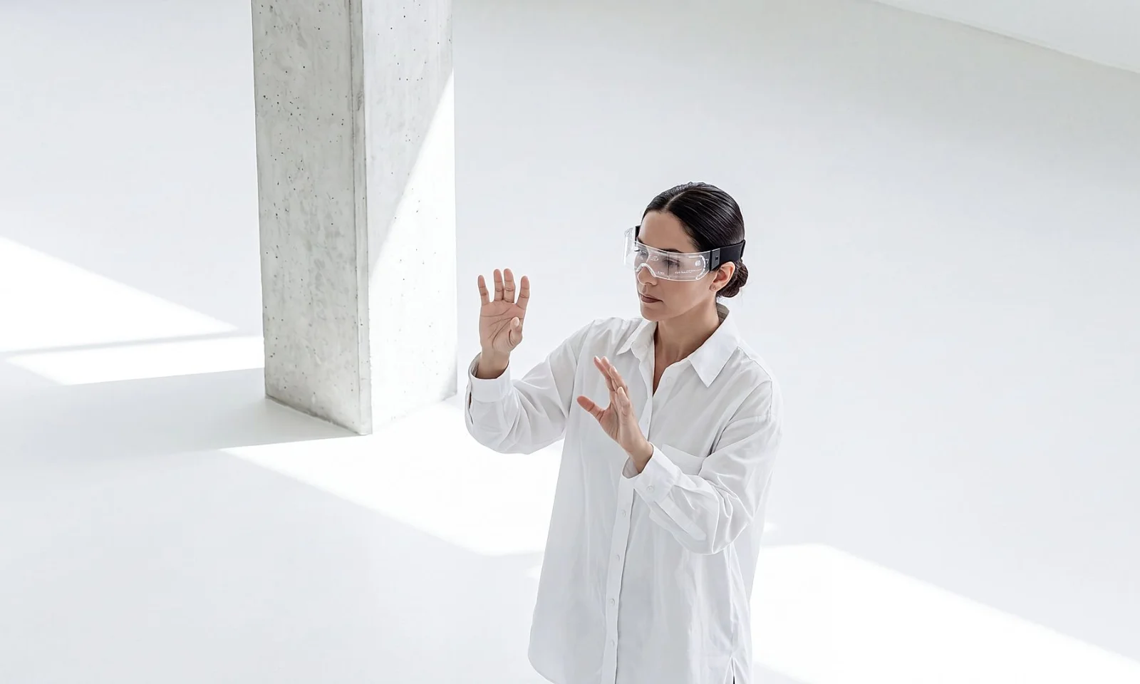 GFT Thought Leadership: La travesía hacia el futuro de los pagos Esta imagen muestra tecnología de realidad extendida (XR), gafas inteligentes y experiencias digitales centradas en las personas. Destaca cómo las tecnologías inmersivas impulsan la innovación, mejoran la interacción de los usuarios y apoyan la transformación digital empresarial.