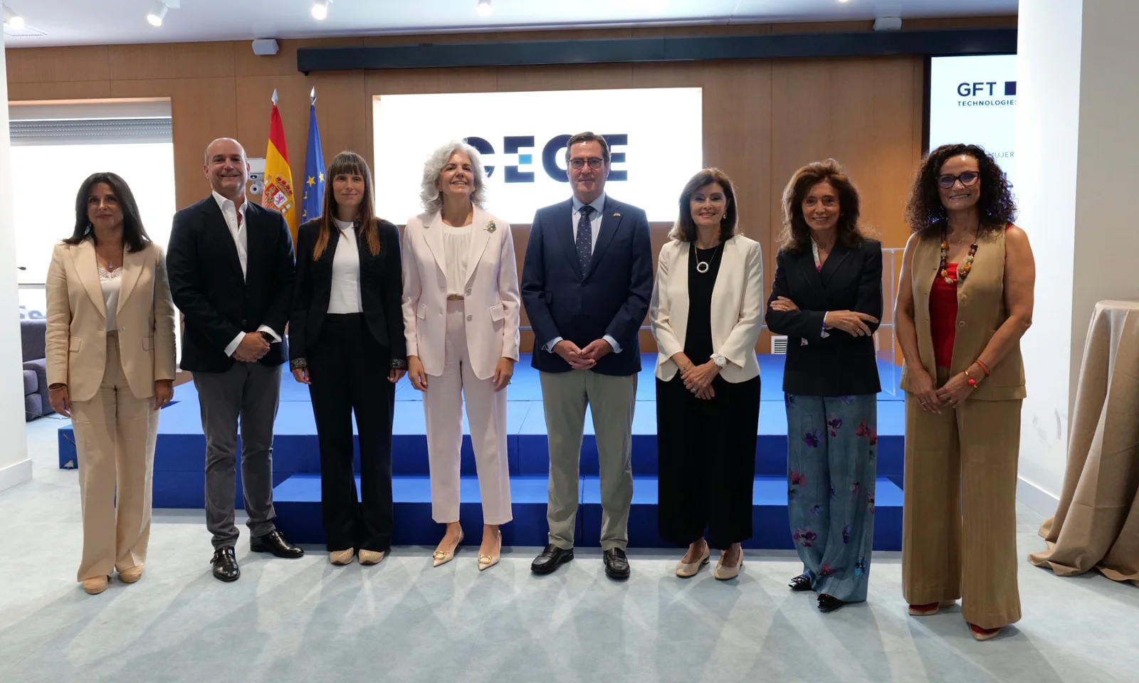 De izquierda a derecha: Cristina Abad Salinas, Manuel Lavín, Eva González Nogueira, Amparo Moraleda,  Antonio Garamendi, Ana Botella Gómez, Isabel Aguilera, Olga Sánchez Rodríguez