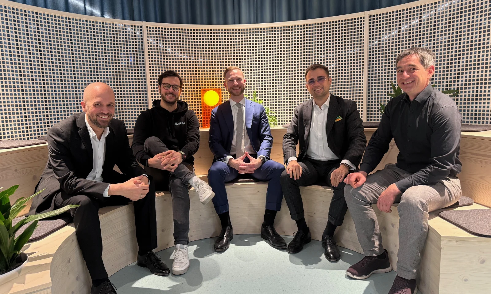 v. l. n. r. Daniel Gottschalck (Managing Director, GFT), Moritz Gräter (CEO, IPAI), Dr. Julian Lohf (Executive Advisor to the Chairman of the Board, GFT), Maximilian Baritz (Managing Director, GFT), Denis Häußler (Lead Consultant, GFT)