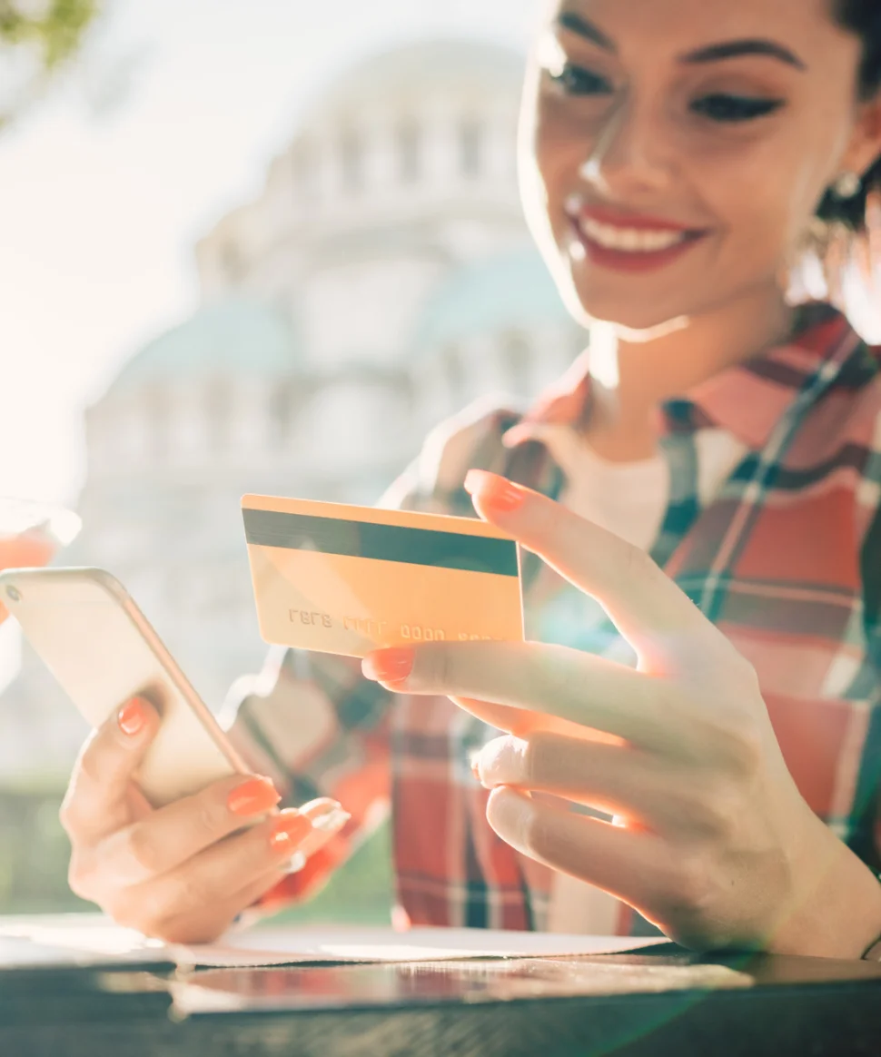 Mox ist eine App-basierte Bank, die den Umgang mit Geld einfacher und intuitiver macht, indem sie den Kunden Finanzwissen vermittelt und einen &quot;One-Stop-Shop&quot; für alle Bankdienstleistungen und Lifestyle-Belohnungen bietet. Dazu gehören zielgerichtete Ausgaben, Shopping-Rechner und unzählige Bankkarten.
