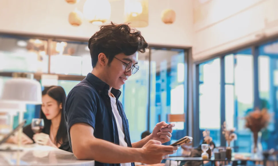 As part of its digitalisation strategy, the Retail Bank wished to implement a new “push” mechanism to deliver important notifications to customers in a timely, contextual and personalised manner across mobile channels.