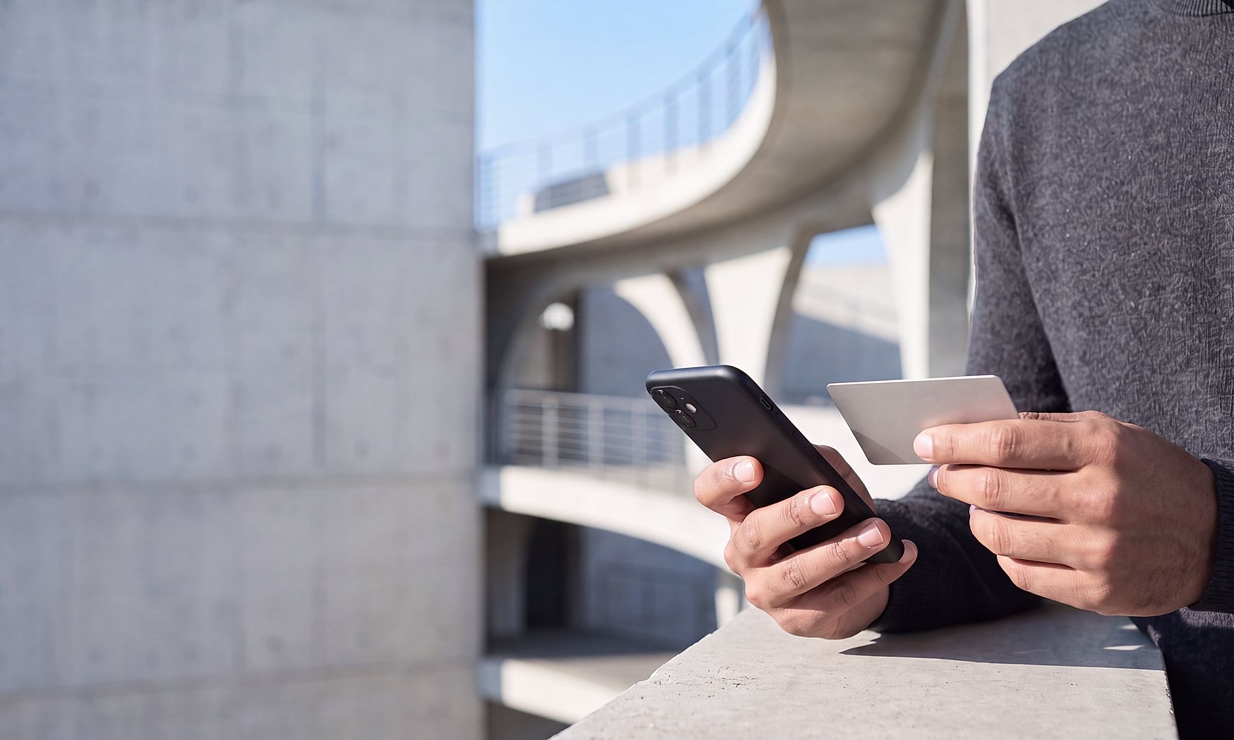 Cette image met en avant les paiements numériques, les solutions de banque mobile et les expériences financières connectées. Elle illustre comment les transactions sécurisées, les portefeuilles numériques et les technologies financières innovantes favorisent des interactions fluides et soutiennent l’avenir des services bancaires.